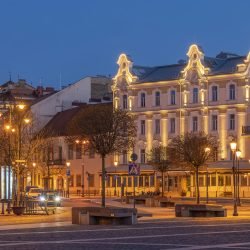 Vilnius old town in the evening ©Laimonas Ciūnys_Lithuania Travel